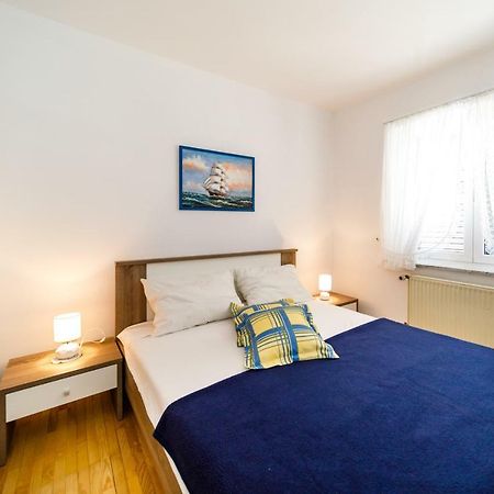 Apartment Anton Krk Town Exterior foto